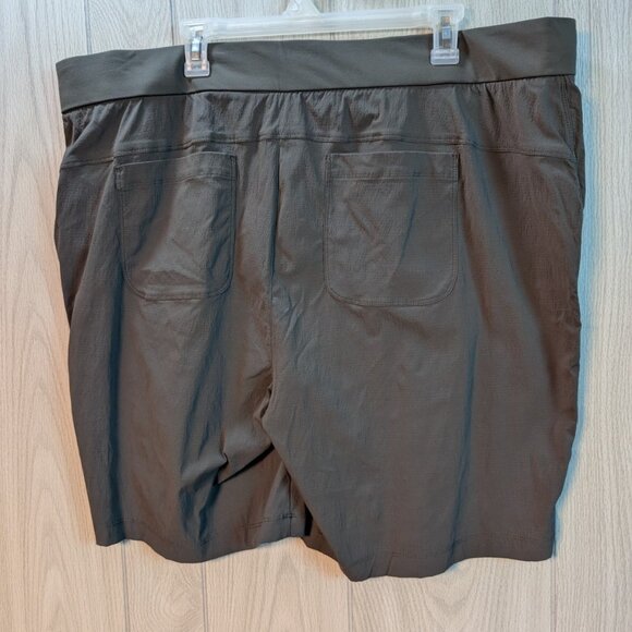 NWT New Athleta Trekkie Bermuda 2.0 Ripstop Shorts Gray Green Size 22 - Picture 2 of 5